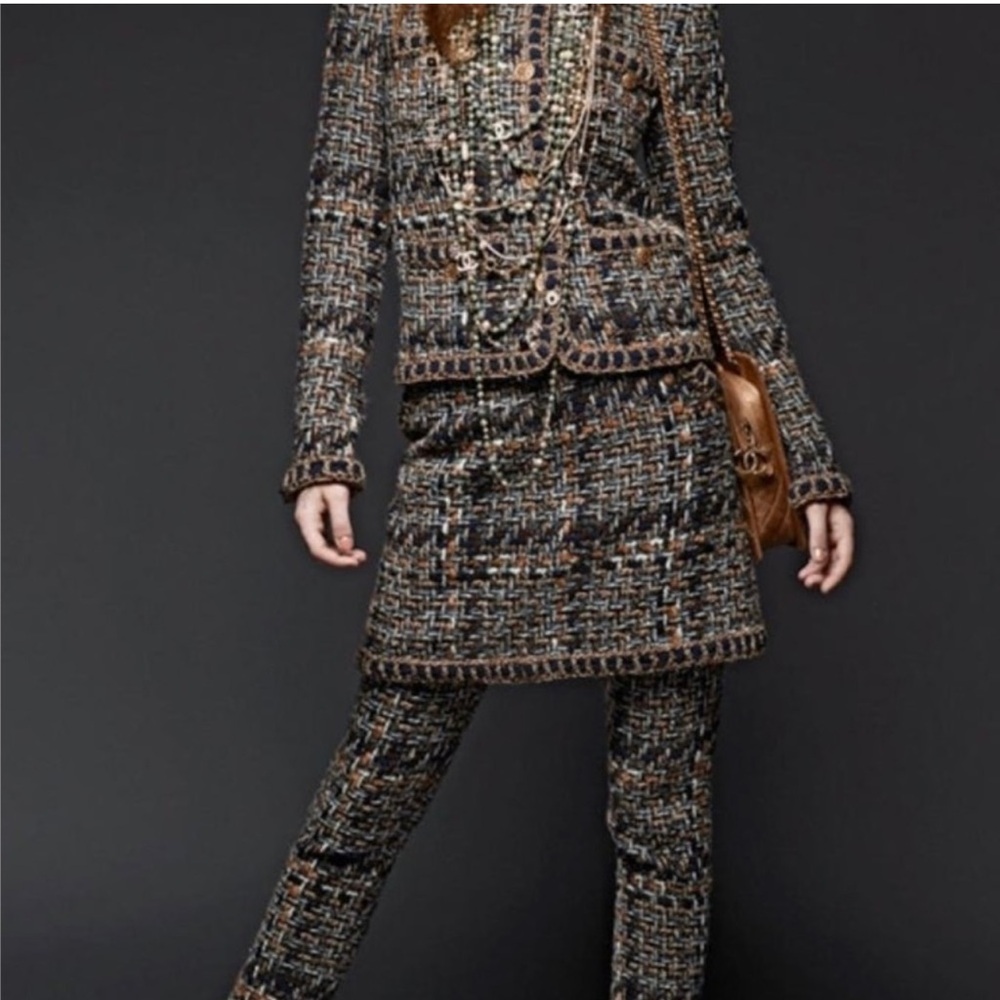 CHANEL Black and White Tweed Skirt